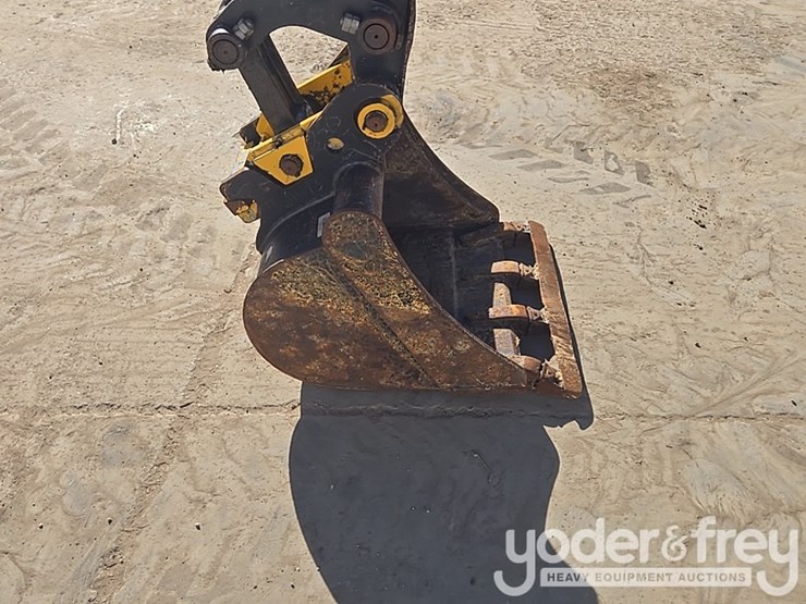 2020-deere-35g-image-25