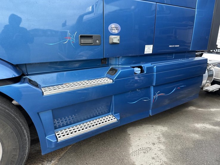 2019-volvo-10-image-11