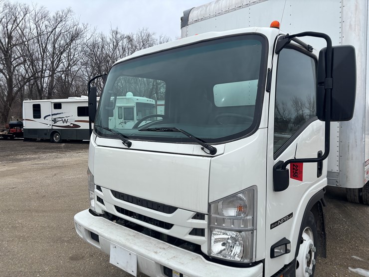 2021-isuzu-npr-hd-image-9