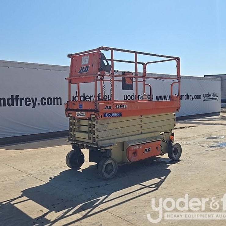2018 JLG 3246ES