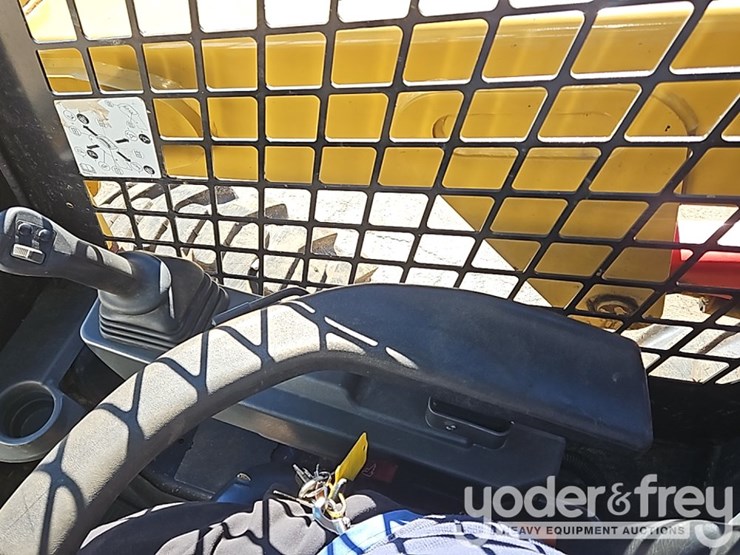 2021-caterpillar-226d3-image-39