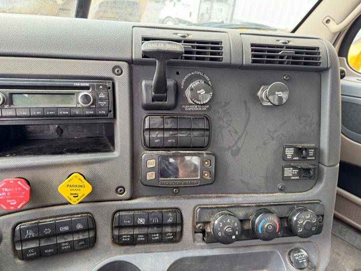 #40955-•-2016-freightliner-cascadia-t/a-daycab-truck-tractor-3akjged54gshn2294-image-60