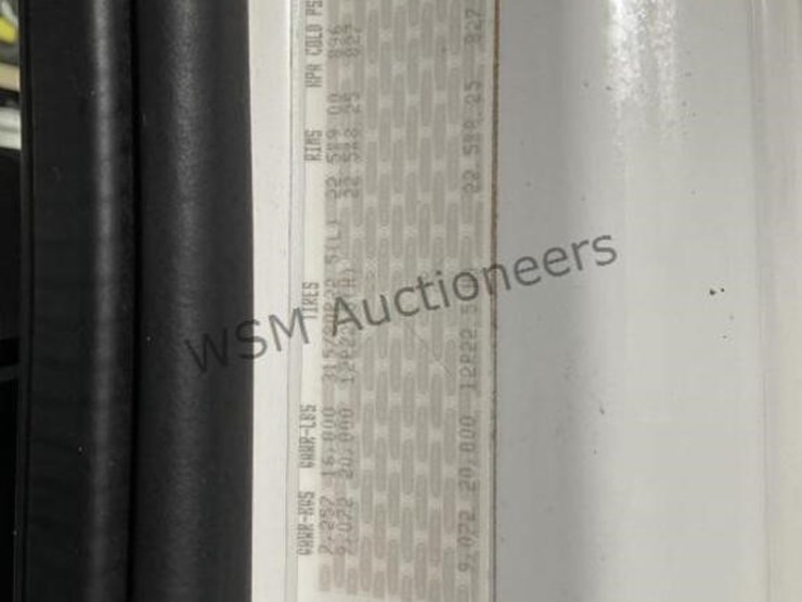 2012-freightliner-m2-106-image-23