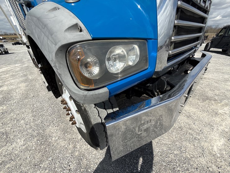 2017-mack-granite-gu713-image-15