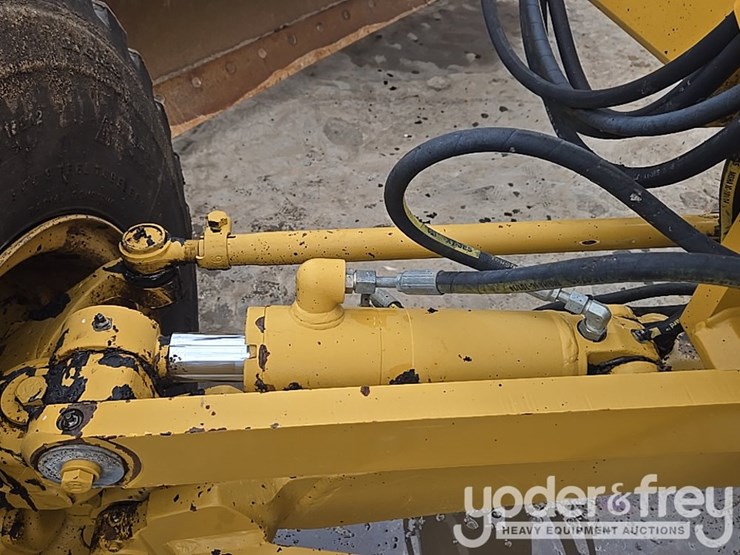 2015-caterpillar-12m3-image-46