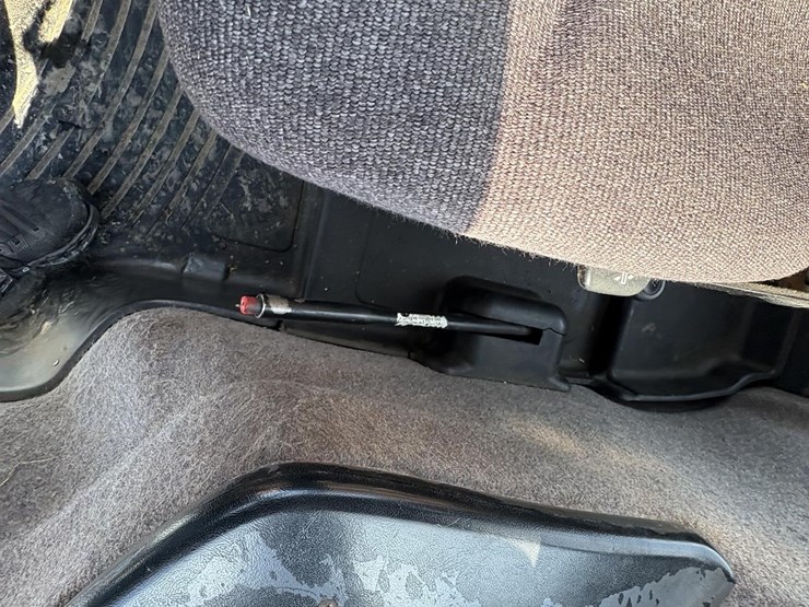 1995-ford-8670-image-25