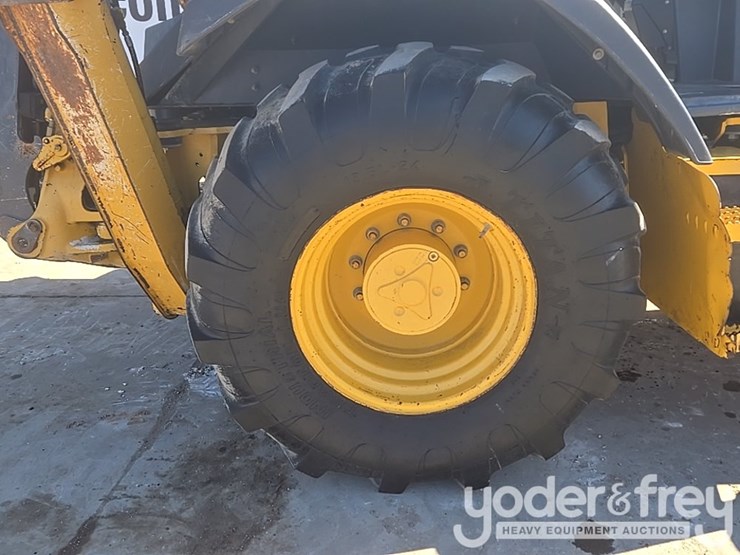 2010-deere-310sj-image-21