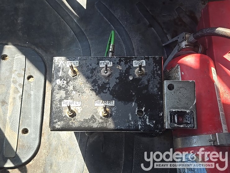 2017-freightliner-m2-106-image-67