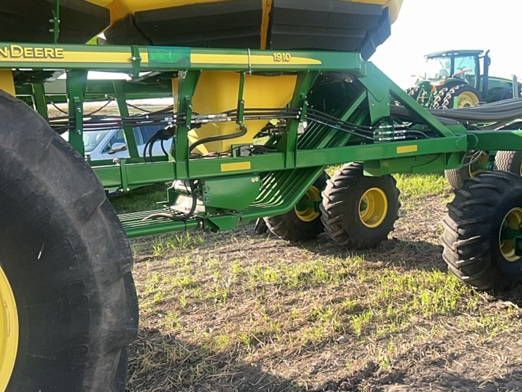 2018-john-deere-1910-image-233