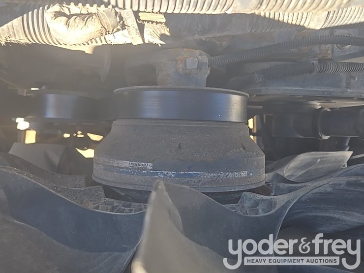 2009-peterbilt-335-image-38