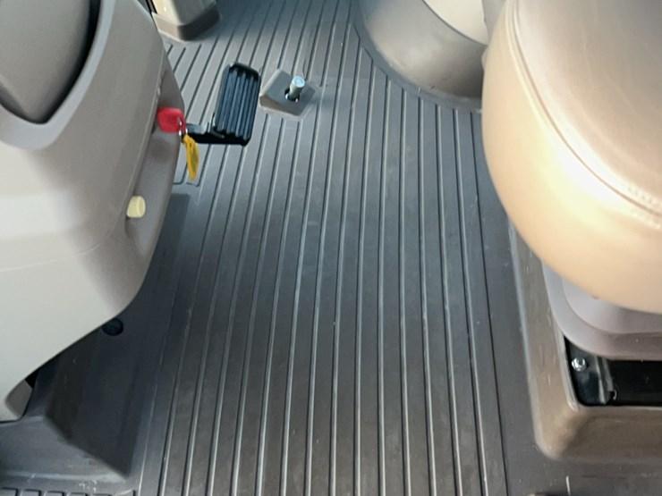 2014-john-deere-r4030-image-70