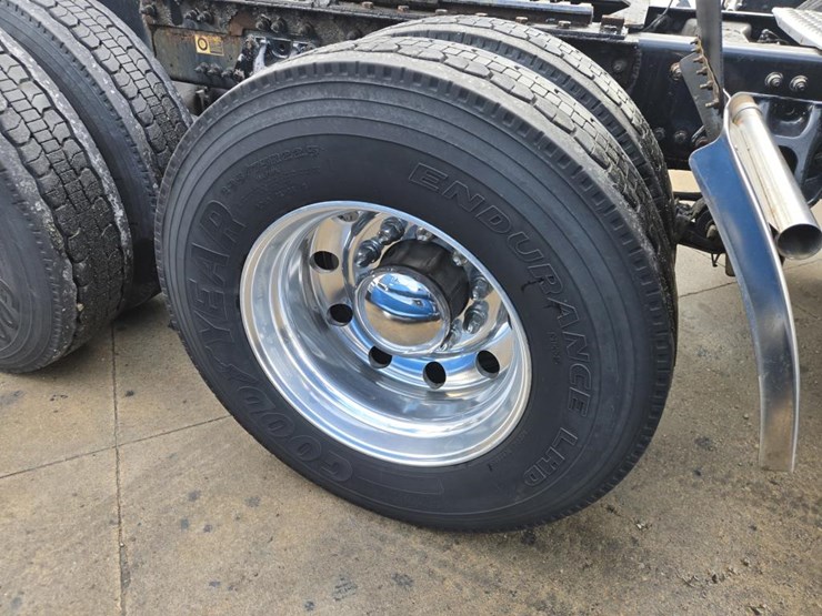 2019-kenworth-t680-image-78