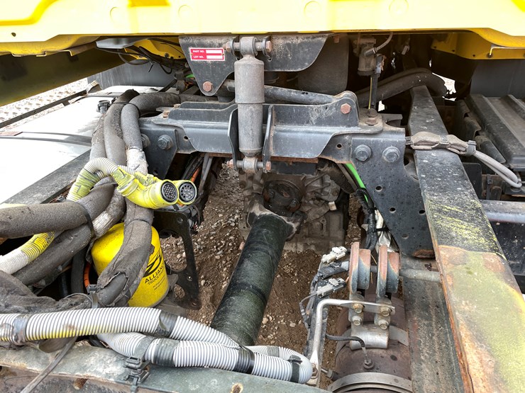 #1030-•-2011-international-truck-tractor-(has-mn-title)-image-14