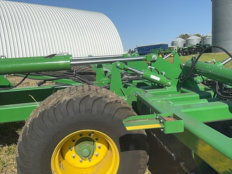 2023-john-deere-h-image-26