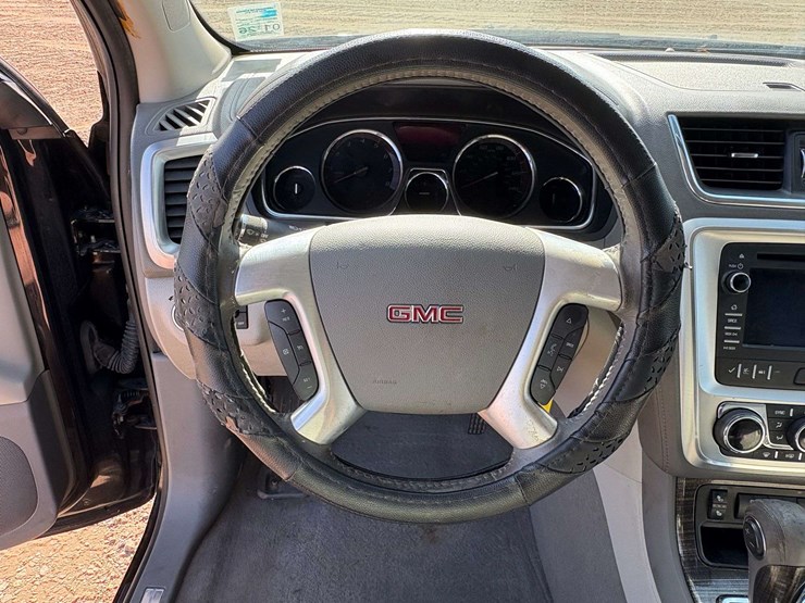 2016-gmc-acadia-slt-image-16