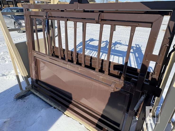 c&b-farm-+-outdoors-cattle-chute-10-image-5