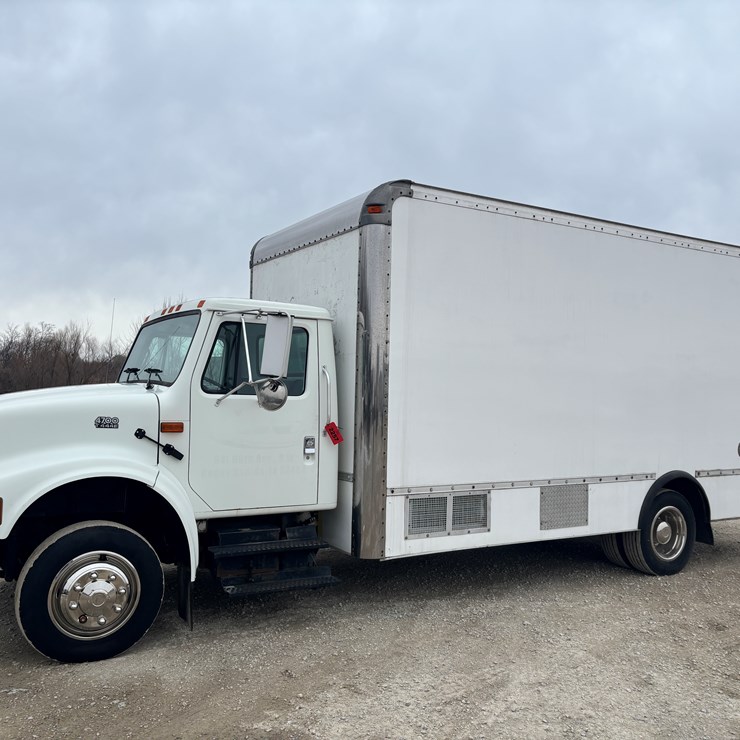 2002 INTERNATIONAL 4700