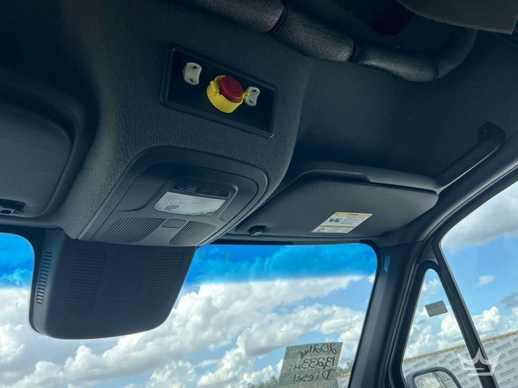 2021-mercedes-benz-sprinter-4500-image-16