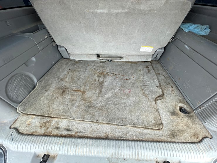 2006-chevrolet-suburban-image-27