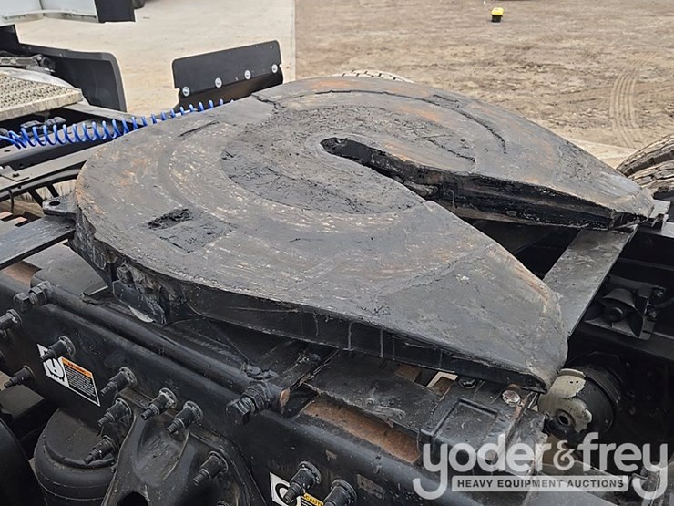 2019-peterbilt-579-image-46