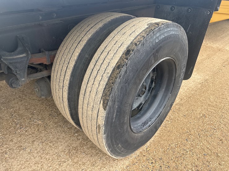 2006-international-durastar-4300-image-9