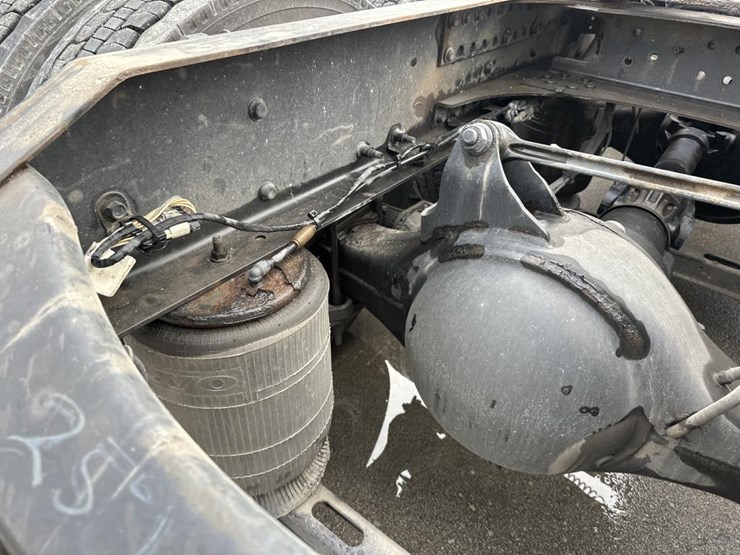 2020-volvo-10-image-37