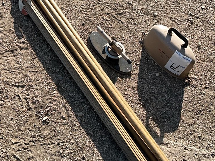 survey-tool,-complete-with-scope,-measuring-stick,-tripod-image-14