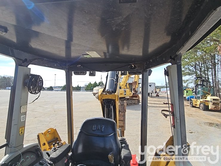 2016-caterpillar-420f2-it-image-30