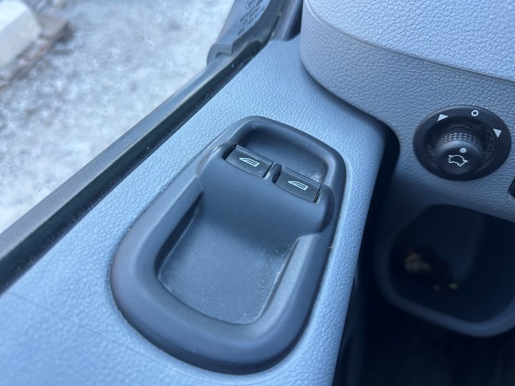 2017-ford-transit-image-44