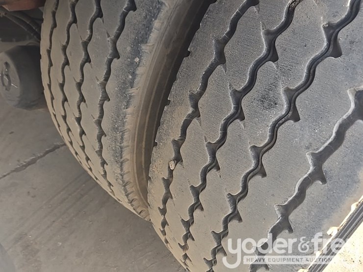 2021-freightliner-m2-106-image-48