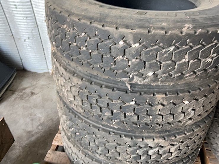 set-of-eight-truck-tires,-size-is-275/80/r-22.5,-all-are-excellent-shape-image-7