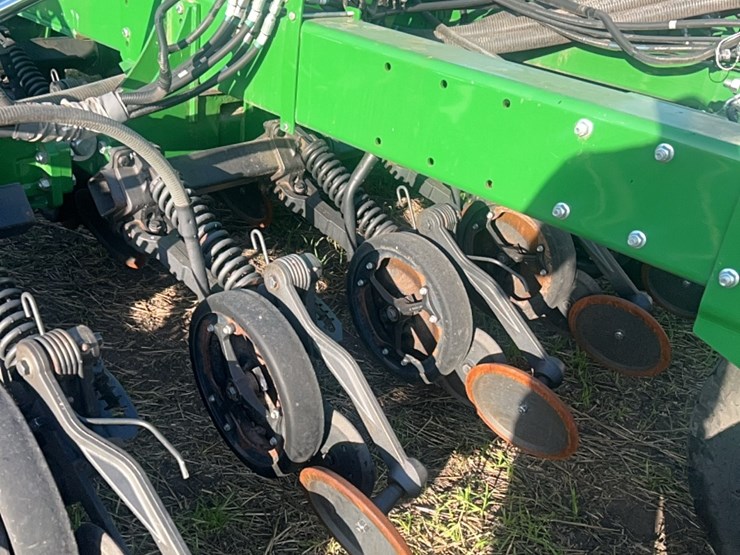 2018-john-deere-1910-image-131