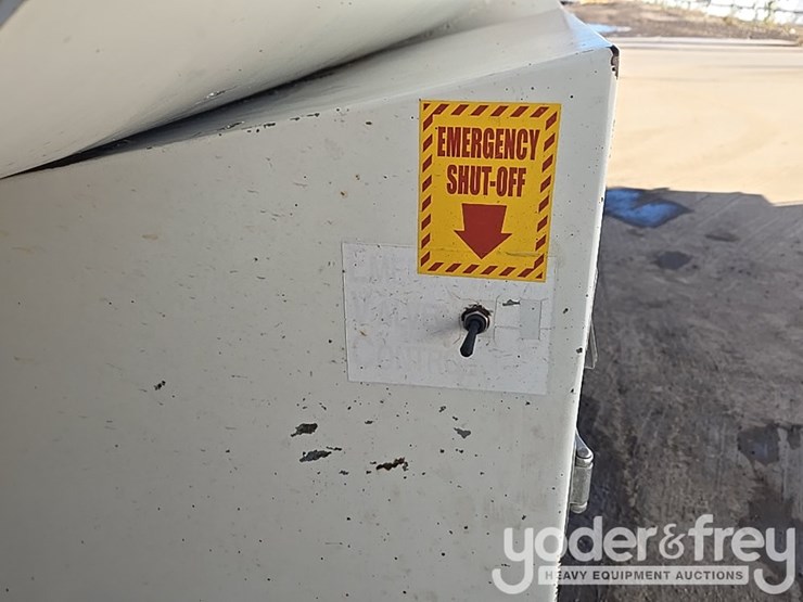 2009-peterbilt-335-image-75