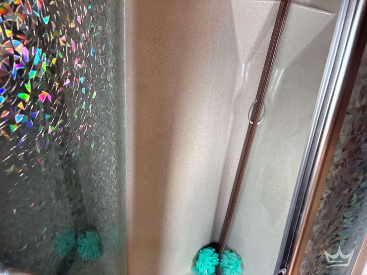 2018-freightliner-thor-venetian-400xcr-a40-41ft.-class-a-motorhome-image-47