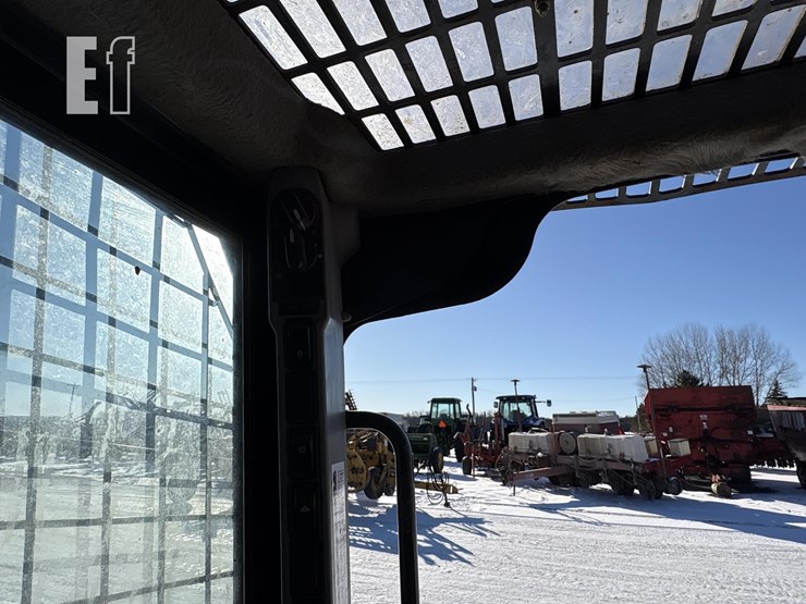 2016-new-holland-l218-image-17