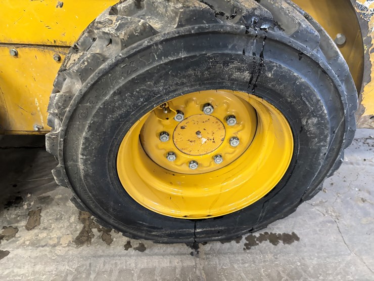 2013-caterpillar-226b3-image-39