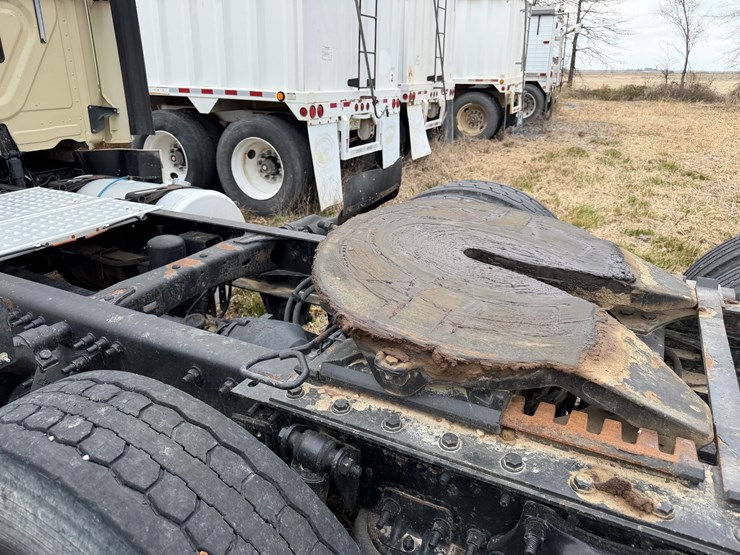 #40952-•-2016-freightliner-t/a-daycab-truck-tractor-3akjged50gshn2261-image-23