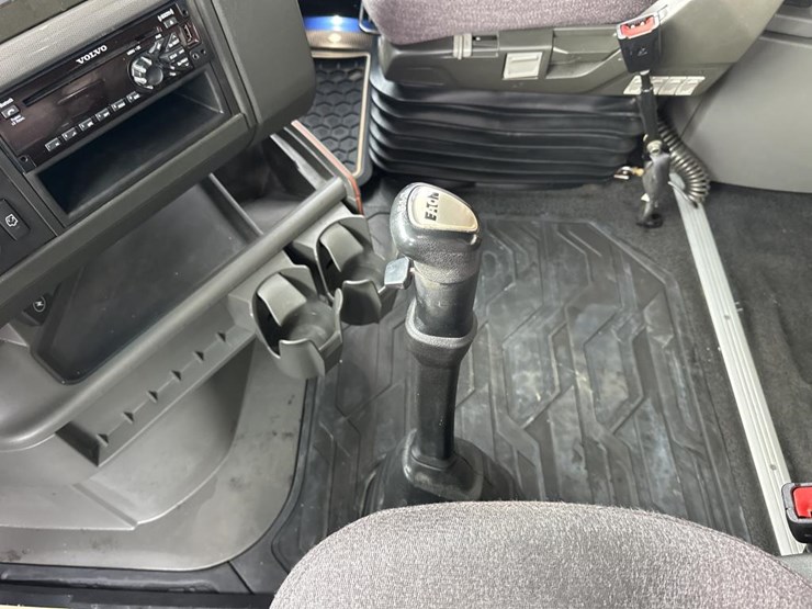 2020-volvo-10-image-46