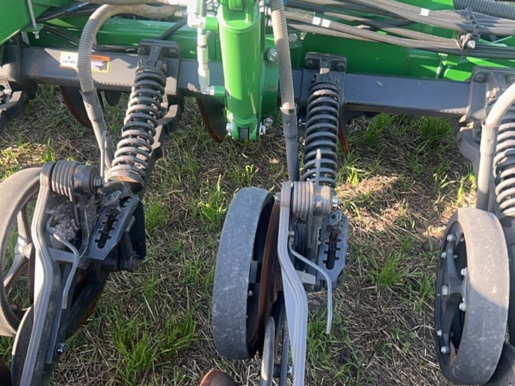 2018-john-deere-1910-image-120