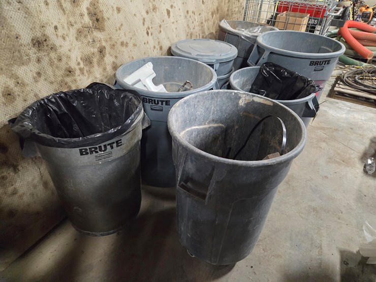 #5416-•-(8)-brute-trash-cans-w/-(5)-dollies-image-2