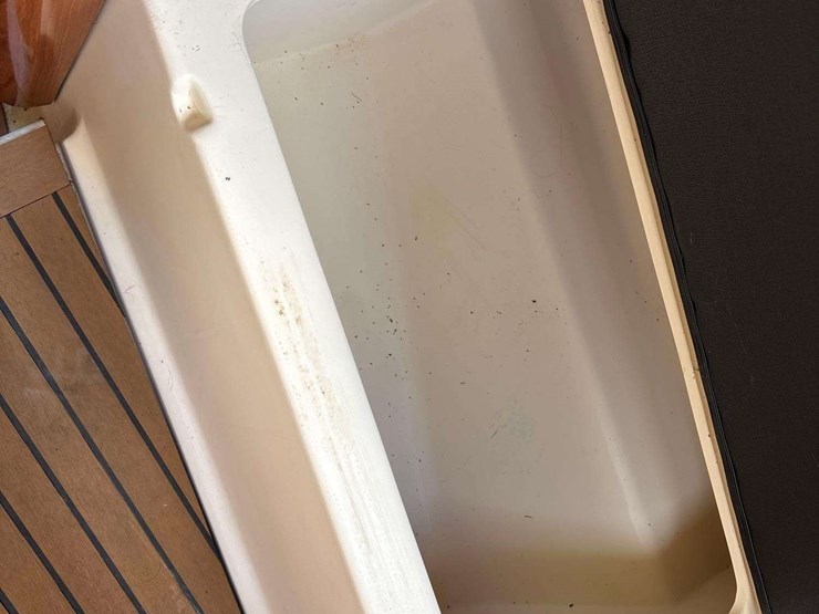 2007-regal-30-express-cruiser-boat-with-t/a-trailer-image-53