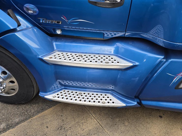 2019-kenworth-t680-image-18