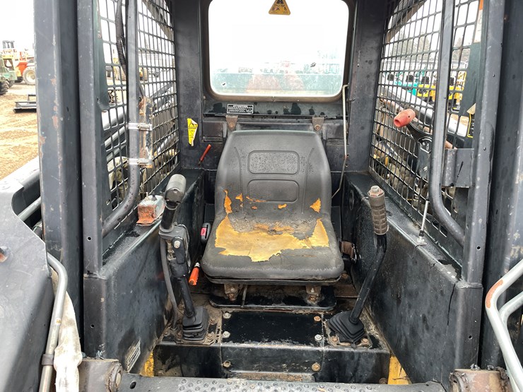 #1027-•-new-holland-lx985-skid-steer-image-13