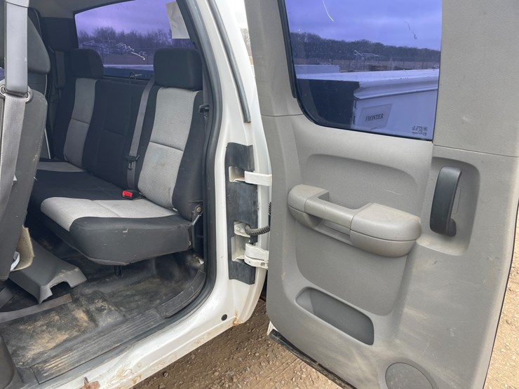 2008-gmc-3500-image-40