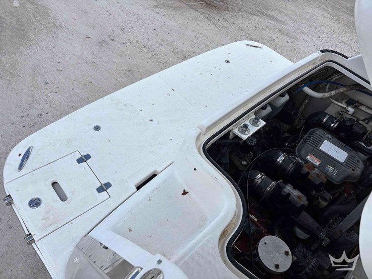 2007-regal-30-express-cruiser-boat-with-t/a-trailer-image-13