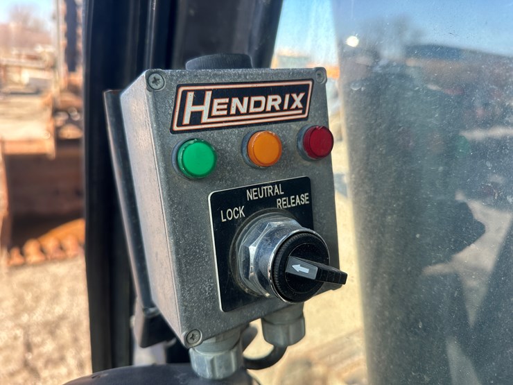 new-holland-eh215-image-44