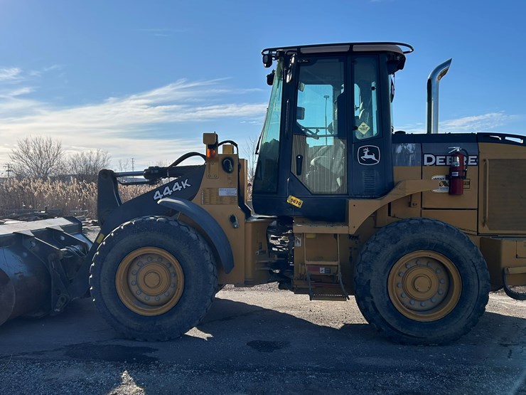 deere-444k-image-2