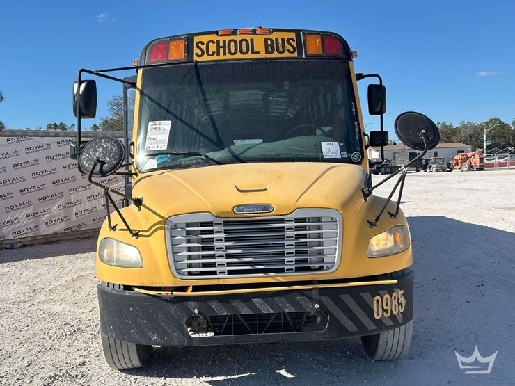 2011-freightliner-b2-image-25