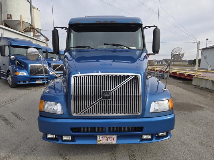 2001-volvo-10-image-8