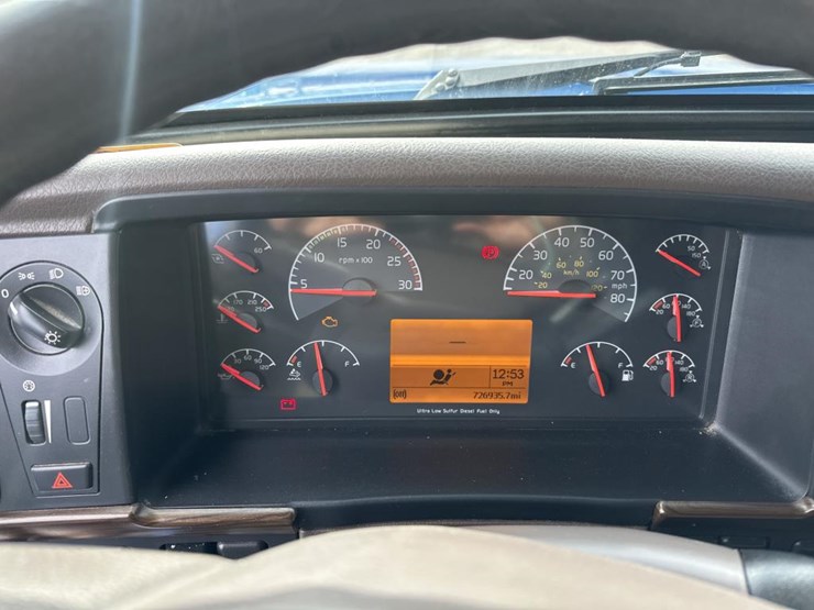 2018-volvo-10-image-45